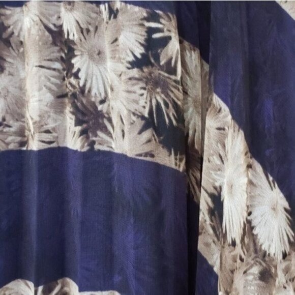 Astr | Photo Floral Pleated Midi Skirt Size Large - Picture 4 of 5